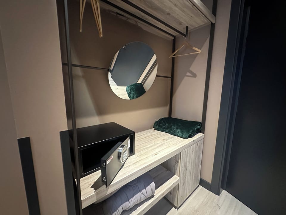 Deluxe Triple Room, 1 Bedroom | Egyptian cotton sheets, premium bedding, minibar, soundproofing