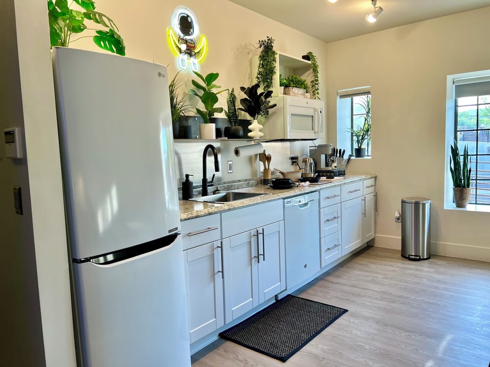 Full size kitchen