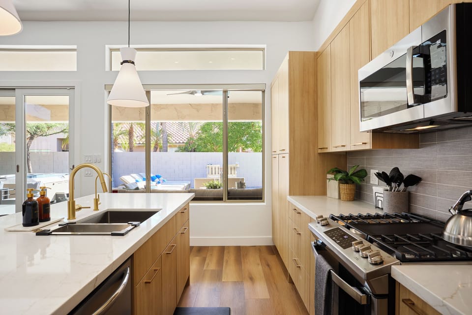 Kitchen: Natural Gas Range