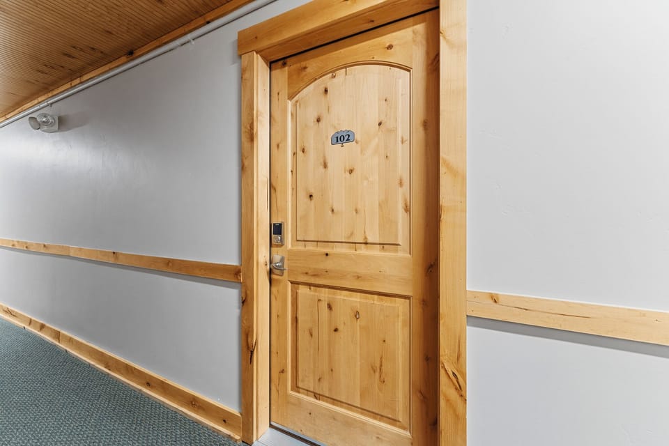 Condo (0 Bedroom) | Property amenity