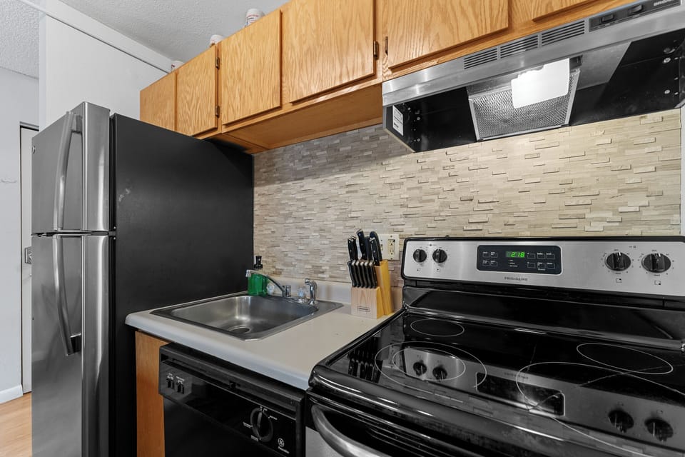 Condo (0 Bedroom) | Property amenity