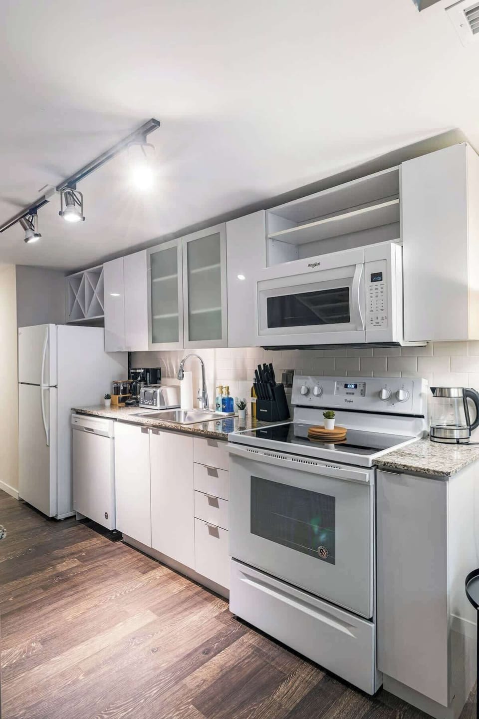 Fully equipped modern kitchen with granite countertops, sleek appliances, and style.
