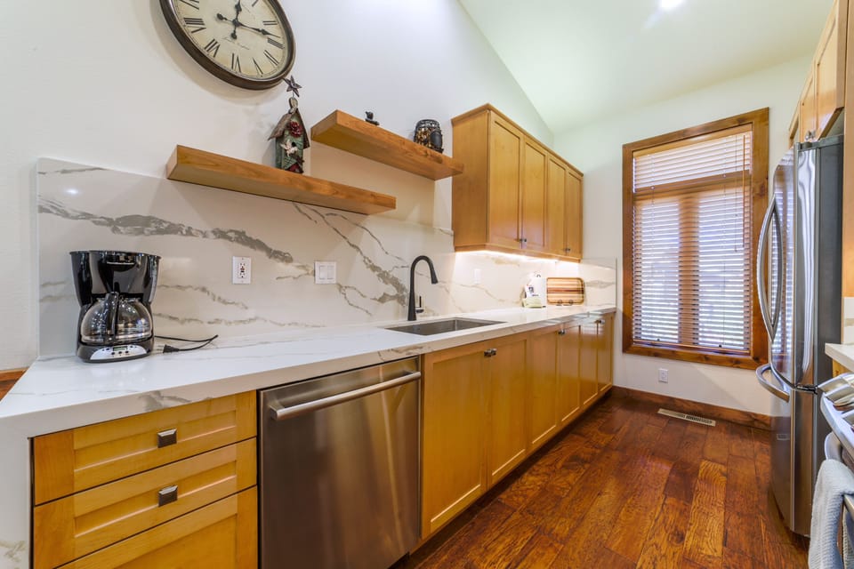 Newly remodeled kitchen with ample solid quartz countertop space and new stainless steel appliances.