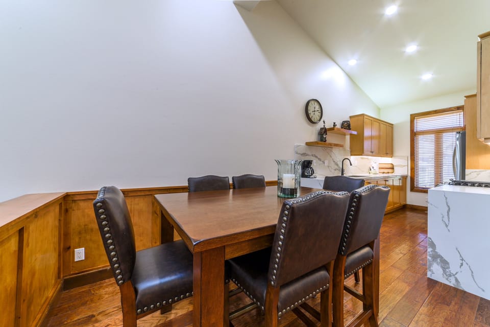 Dining table with seating for 6.