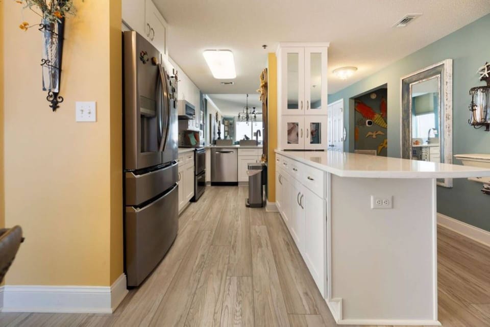 Large kitchen with plenty of work space