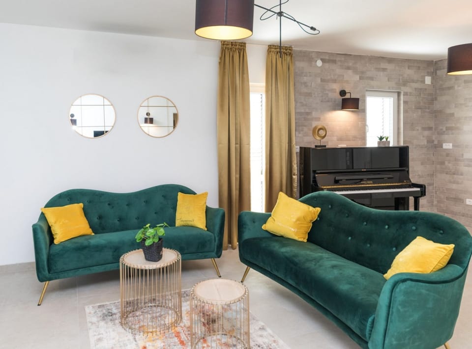 Villa (Five Bedroom Villa) | Living room | Table tennis