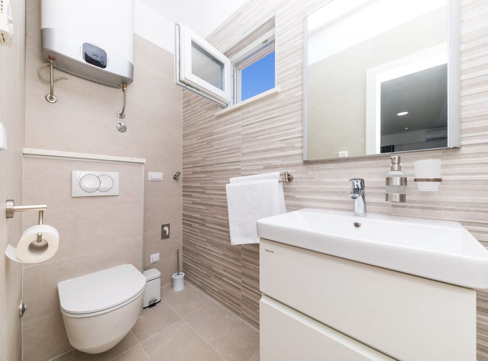 Villa (Five Bedroom Villa) | Bathroom | Towels