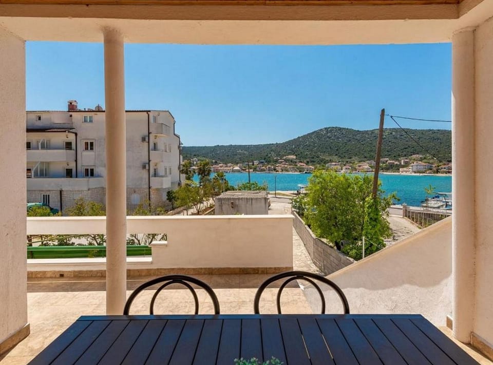 House (Three Bedroom Holiday Home) | Lounge