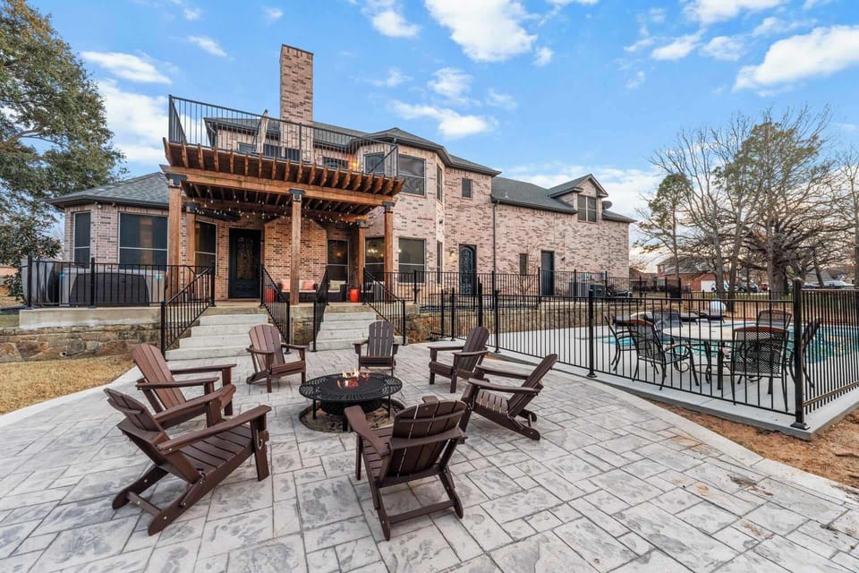 From sunset to starlight, the firepit is the ultimate spot for relaxation and fun. 
