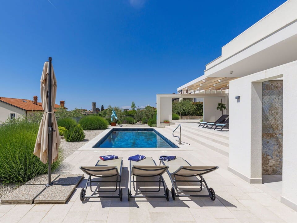 Swimming Pool, Estate, Garden, Landscaping, Resort, Villa, Shade, Design, Mansion, Chair