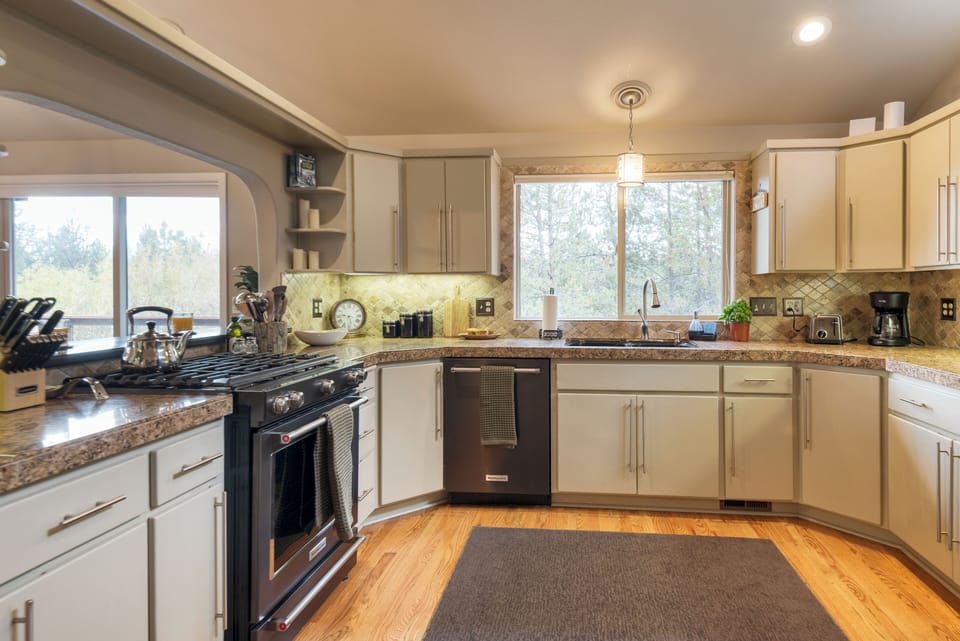 Fully equipped kitchen.