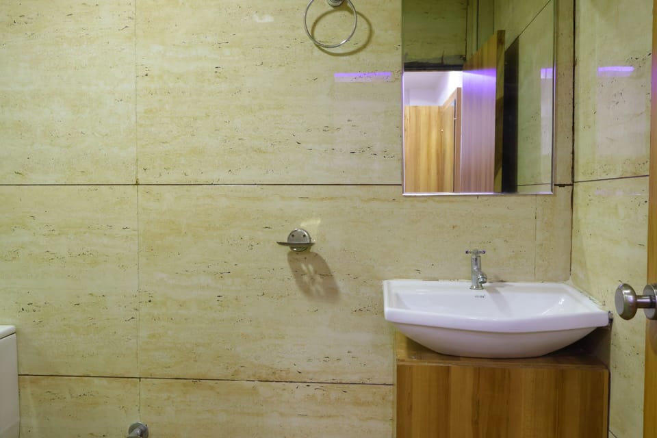 Deluxe Suite | Bathroom | Towels