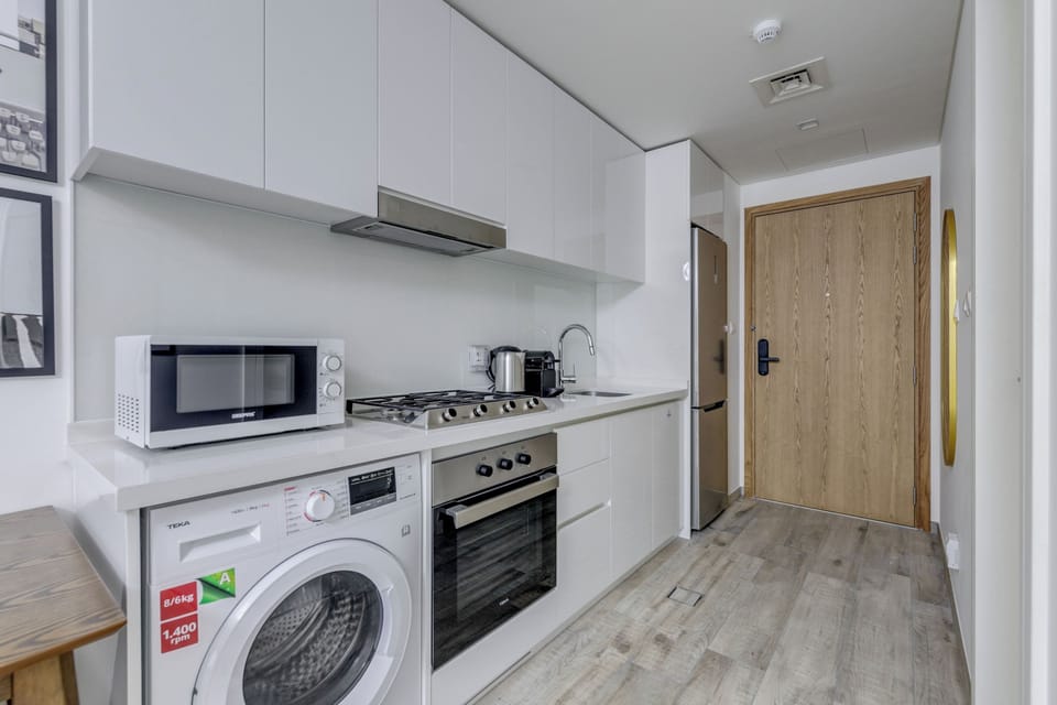 Deluxe Apartment, Balcony, Canal View | Private kitchen
