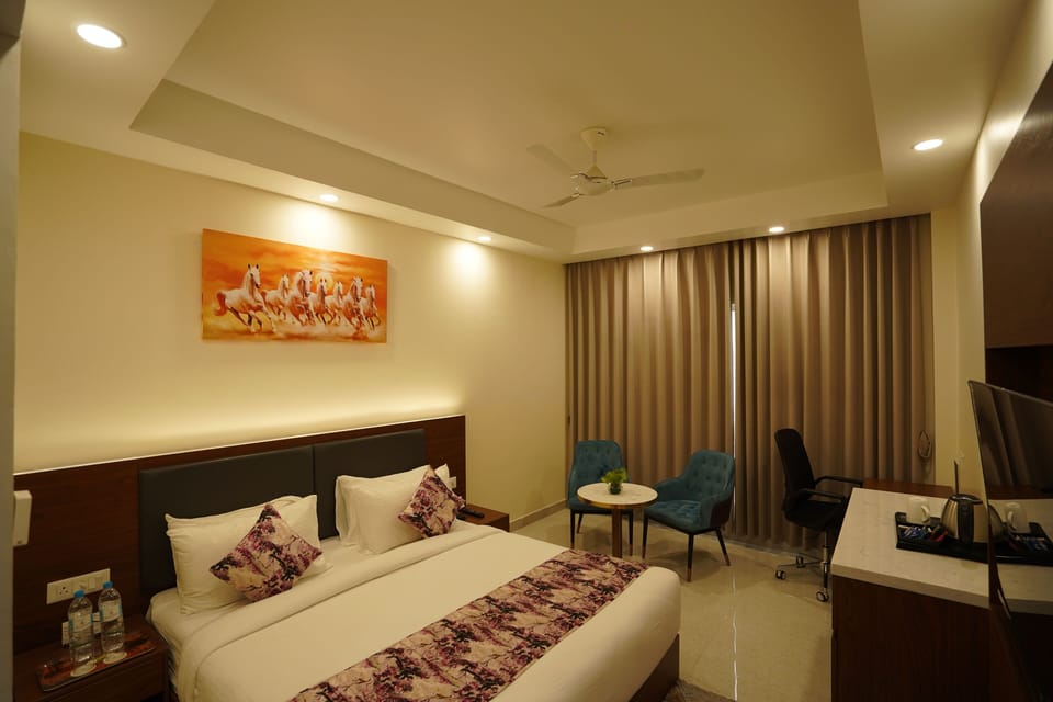 Standard Room | Premium bedding, desk, laptop workspace, blackout drapes