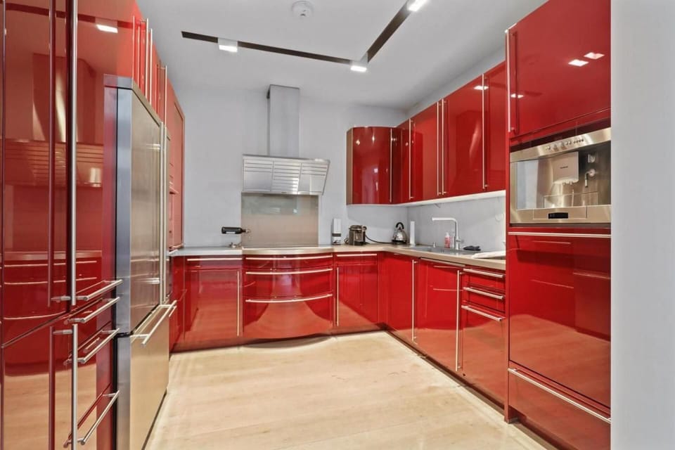 Apartment | Private kitchen | Fridge, microwave, oven, stovetop