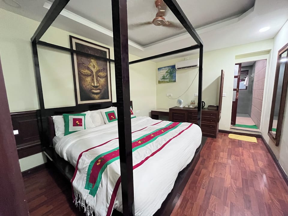 Deluxe Double or Twin Room | Desk, laptop workspace, iron/ironing board, free WiFi
