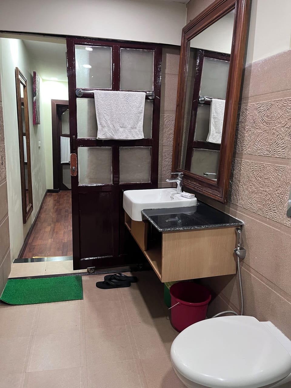 Deluxe Double or Twin Room | Bathroom | Shower, bathrobes, slippers, bidet