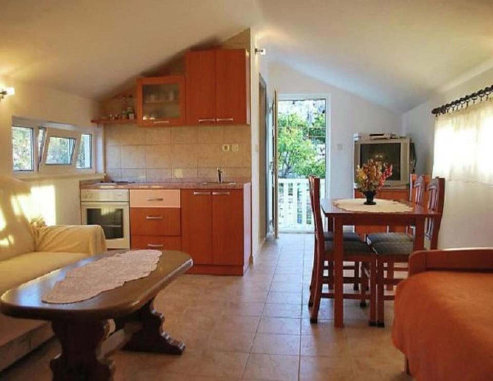 Apartment | Dining