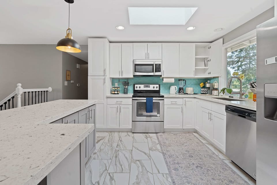 The kitchen is newly updated!