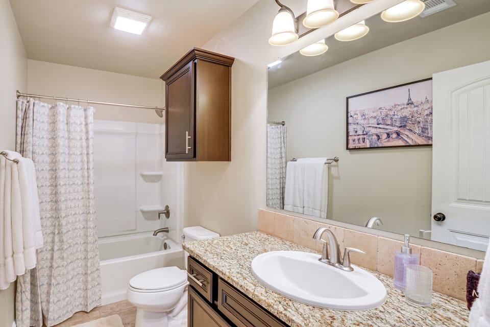 11 Mi to Dtwn: Lubbock Home w/ Patio, Grill & Yard Cottage in Lubbock
