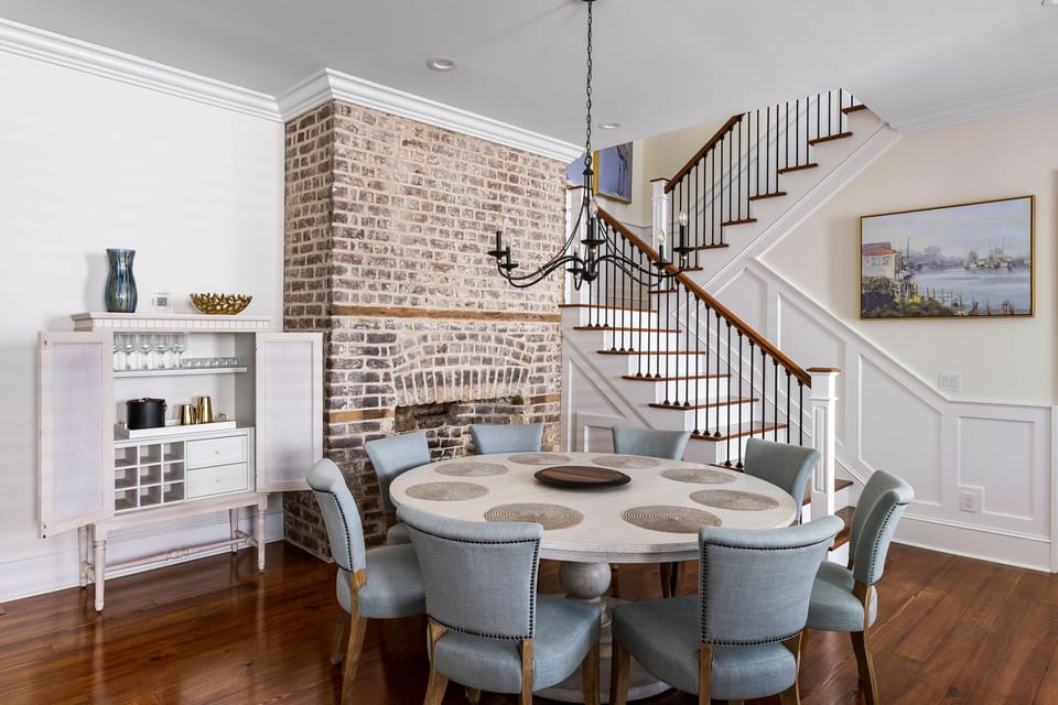 dining room and bar 