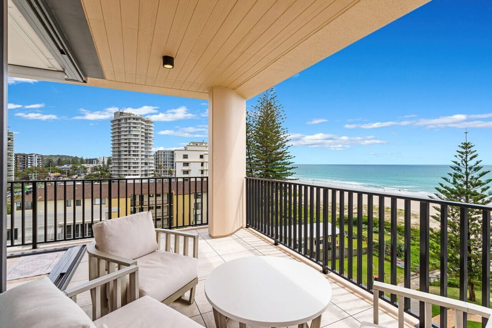 Balcony + sea view