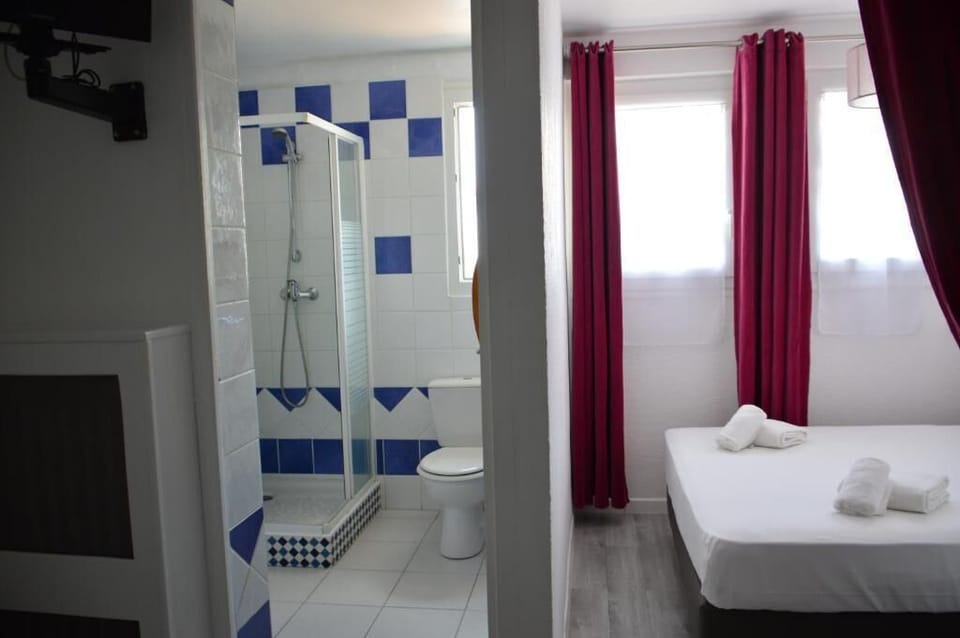 Towels, soap, shampoo, toilet paper
