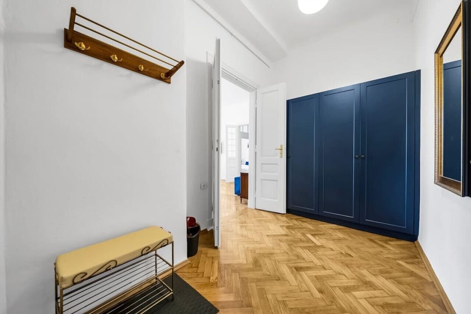 Hall | Book Now with RENTUJEMY.COM