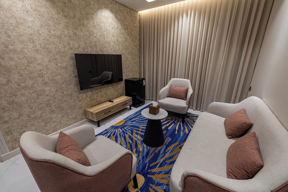 Junior Studio Suite, 1 Queen Bed | Living area