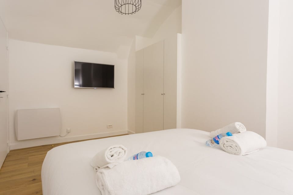 Apartment | 2 bedrooms, laptop workspace, bed sheets