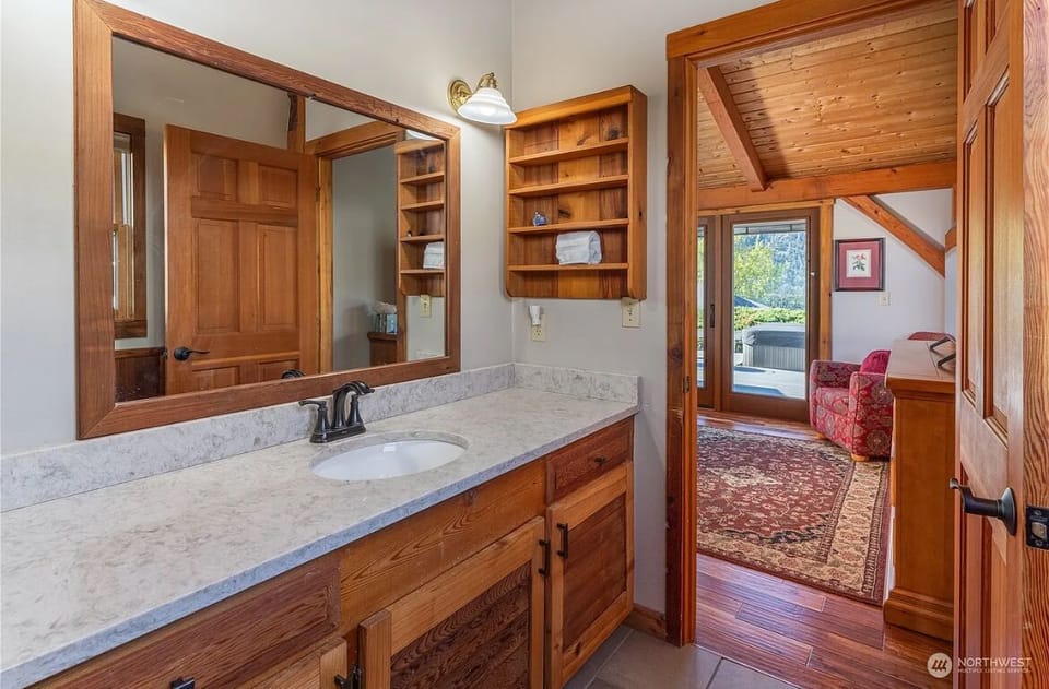 En suite Master bathroom