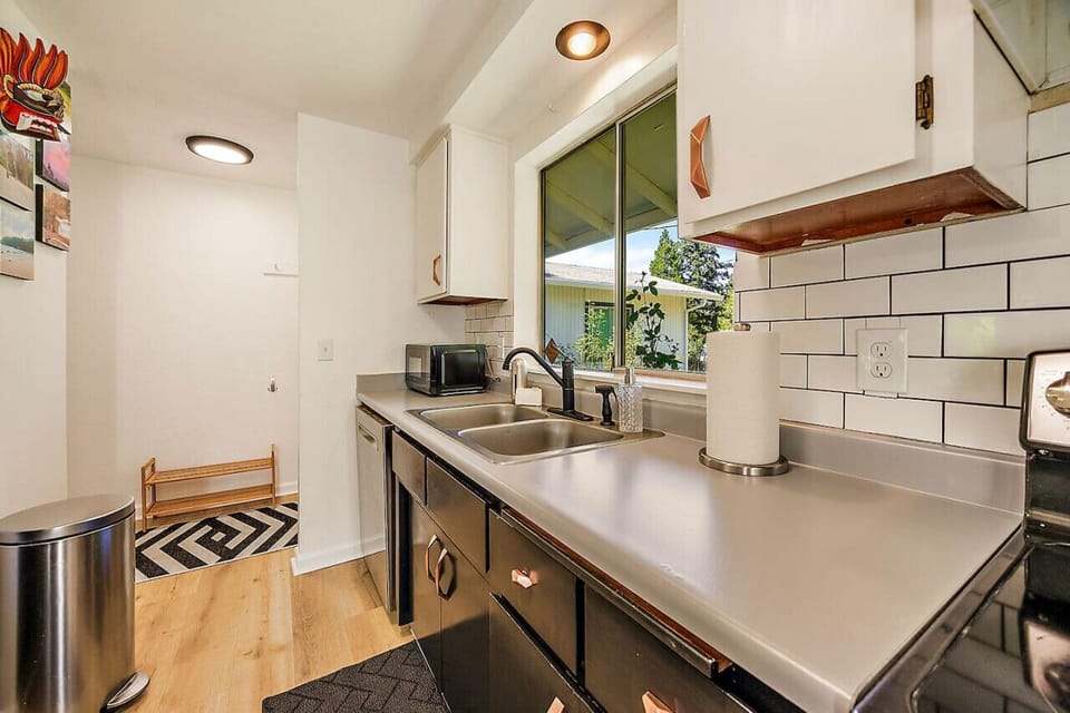 full kitchen