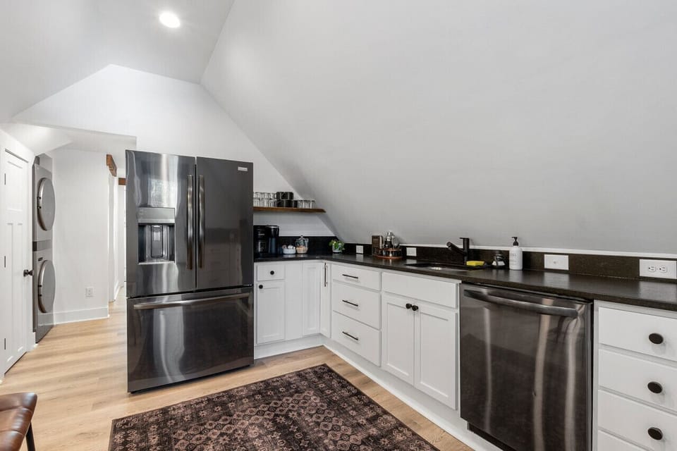 Fully equipped kitchen, to enjoy a meal in or reheat leftovers