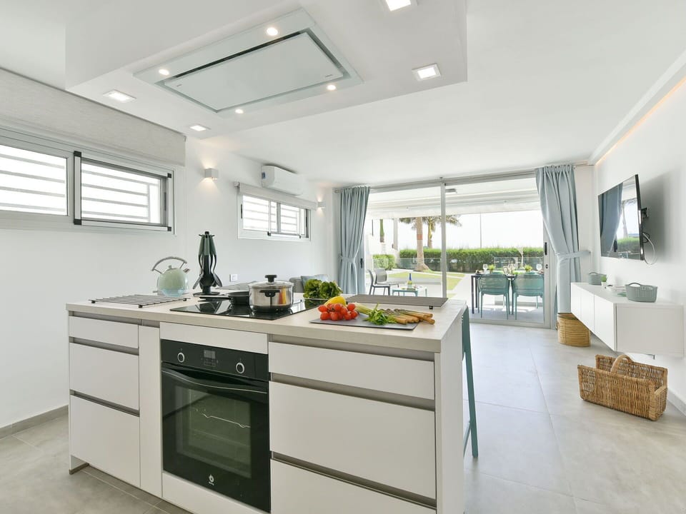 Cabinetry, Countertop, Kitchen Sink, Window, Sink, Building, Kitchen Stove, Kitchen, Architecture, Interior Design
