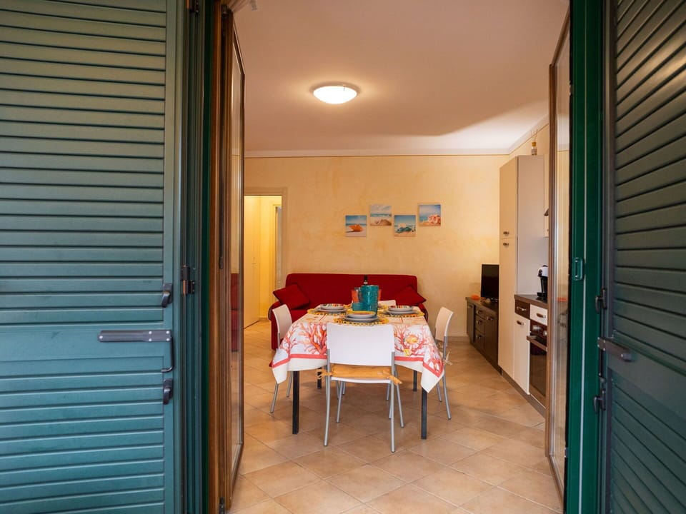 Furniture, Table, Building, Houseplant, Comfort, Window, Chair, Wood, Drawer, Door