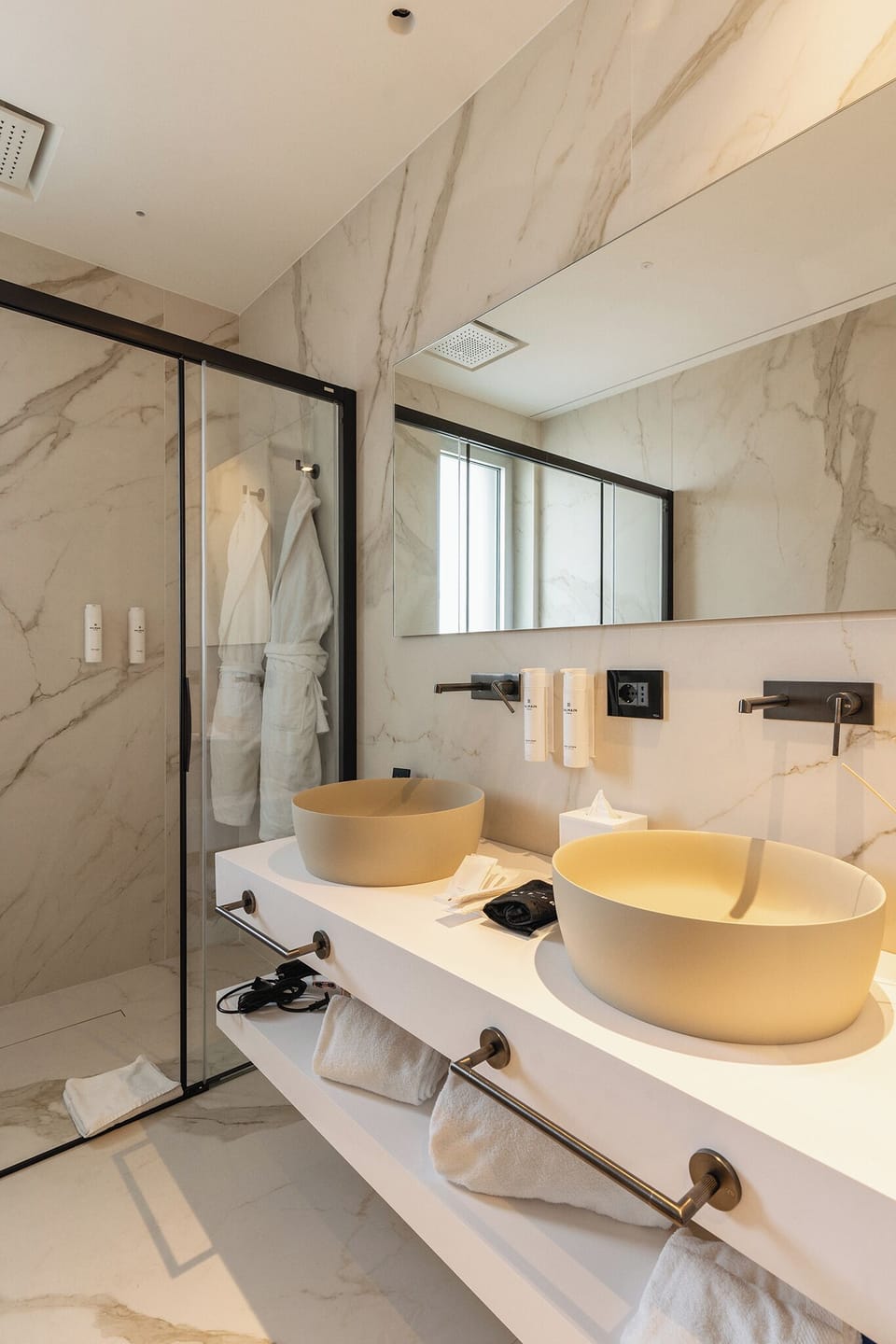 Executive Suite | Bathroom | Shower, hair dryer, slippers, towels