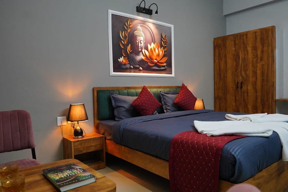 Standard Double Room | Desk, laptop workspace, blackout drapes, iron/ironing board