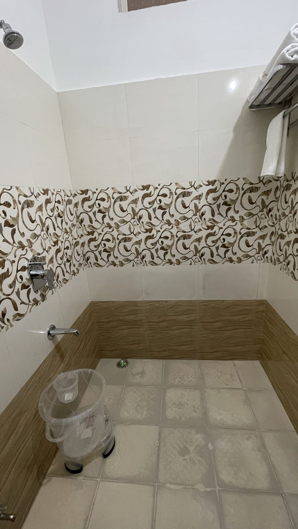Deluxe Double Room, Garden View | Bathroom | Shower, free toiletries, hair dryer, towels