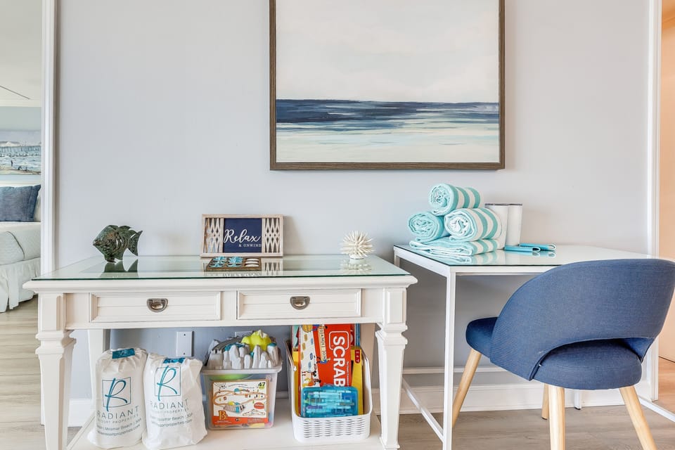 Mini-work station - Board games and beach towels included!