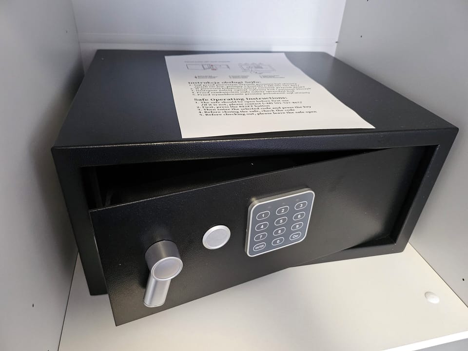 2 bedrooms, in-room safe, desk, laptop workspace