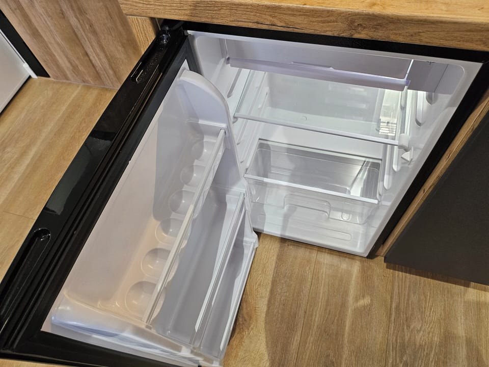 Microwave, stovetop, cookware/dishes/utensils