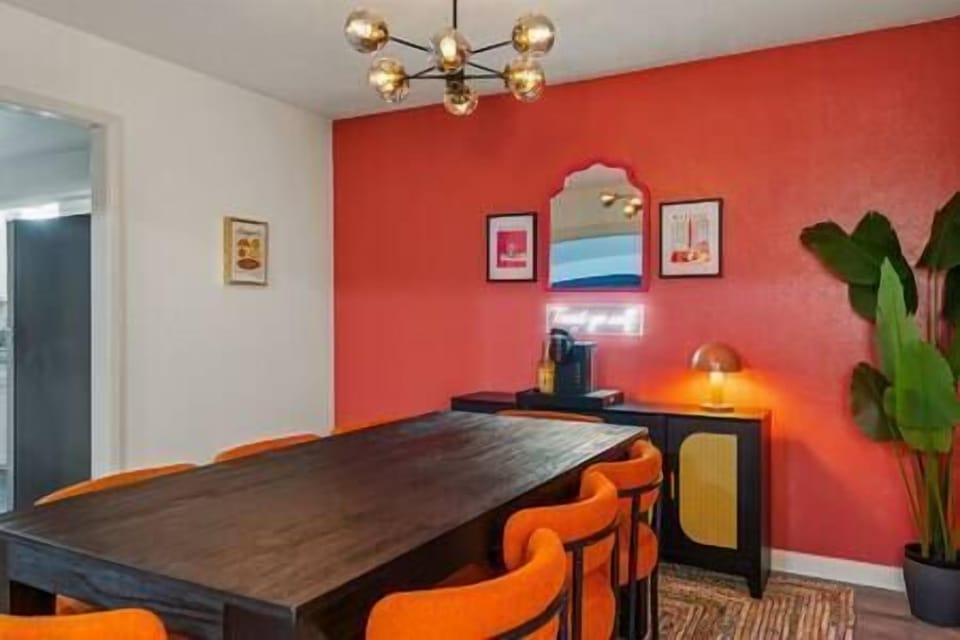 Dining Area (2)