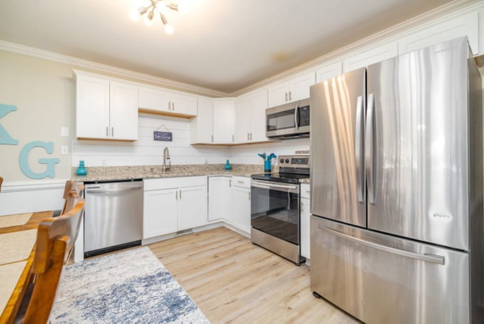 Full kitchen 