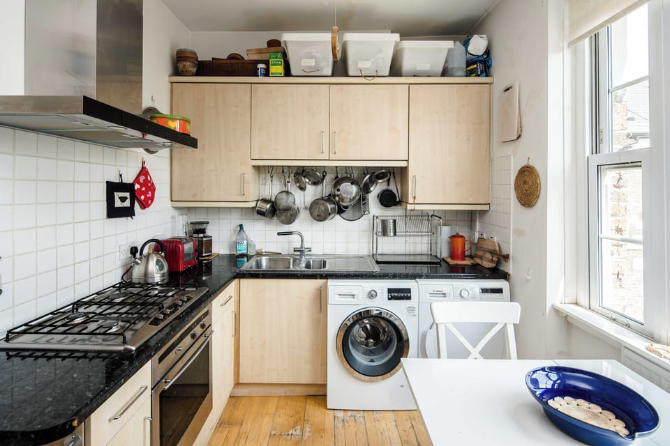 Classic Apartment | Private kitchen | Coffee/tea maker, electric kettle
