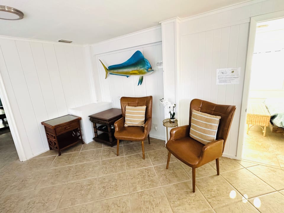 Lower level entry room