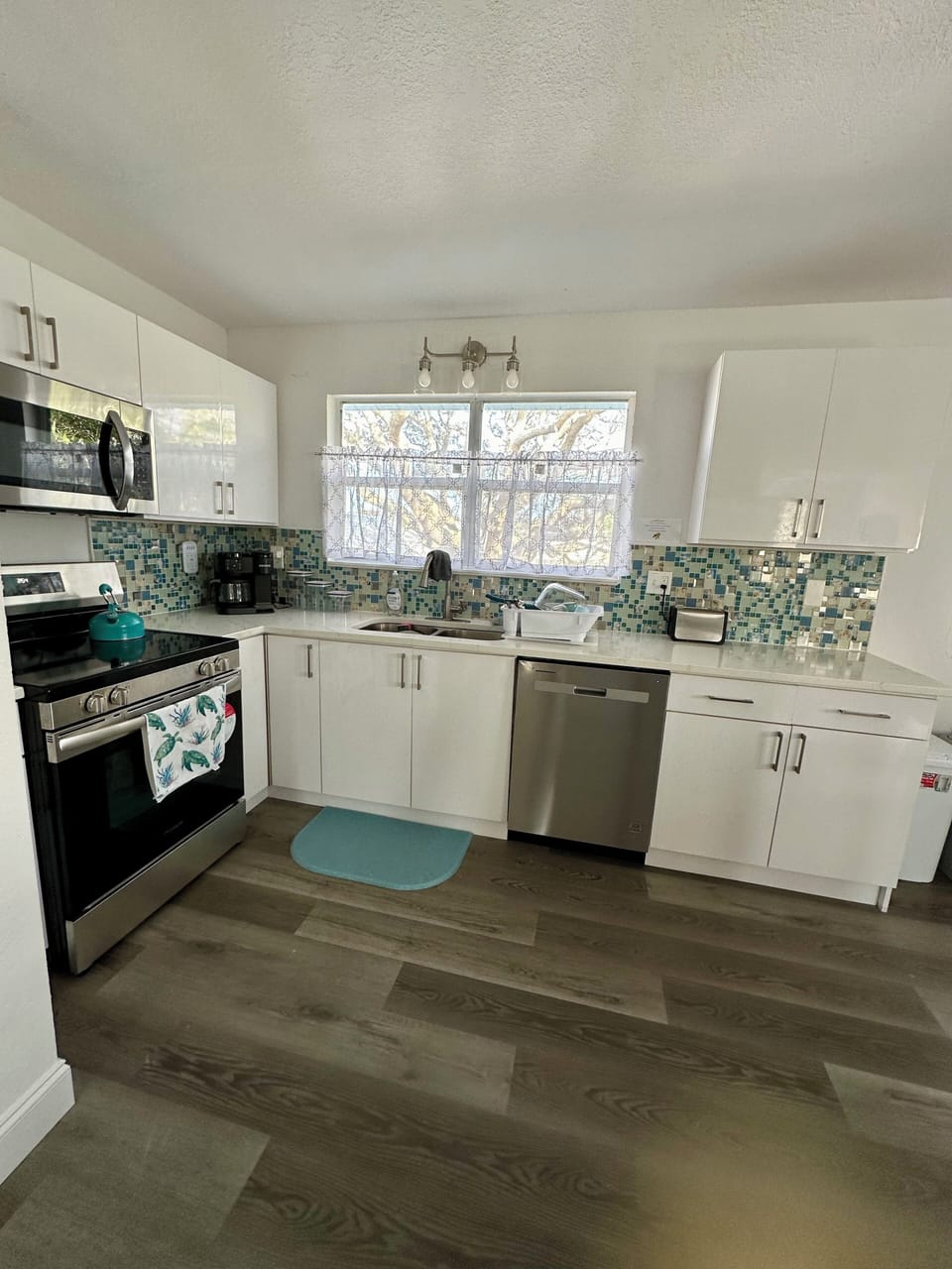 Full kitchen