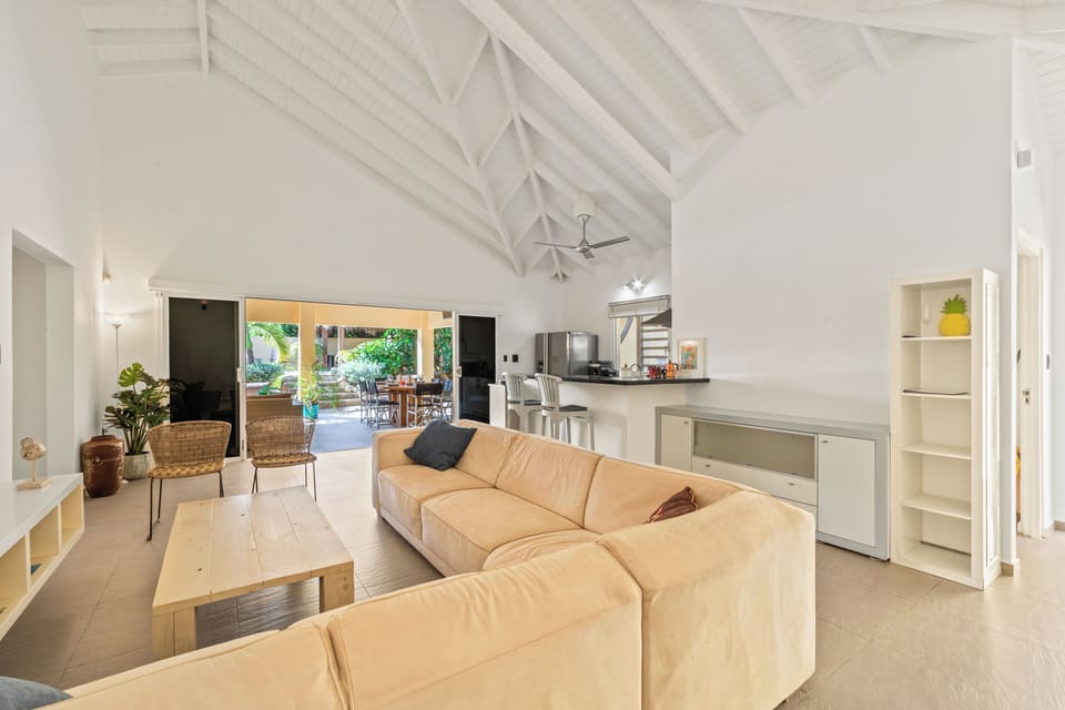 Living area (3)