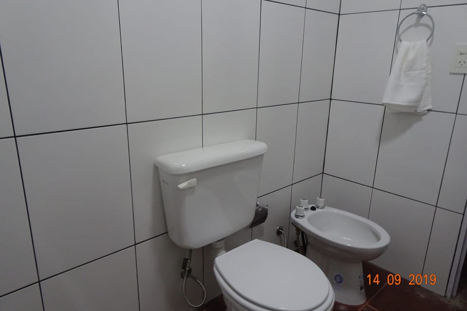 Triple Room | Bathroom | Free toiletries, hair dryer, bidet, towels