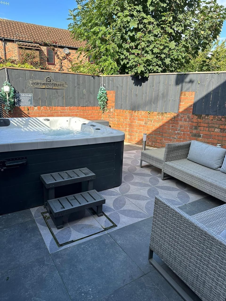 Outdoor spa tub