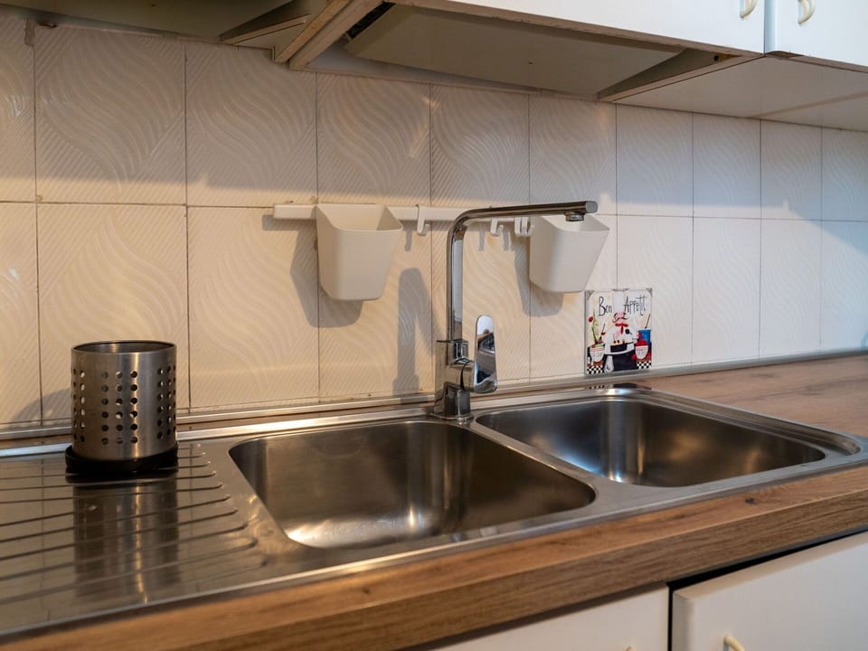 Tap, Kitchen Sink, Sink, Countertop, Plumbing Fixture, Kitchen, Wood, Floor, Flooring, Wood Stain